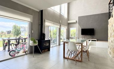Casa en Venta en La Alameda Canning