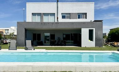 Casa en Venta en La Alameda Canning