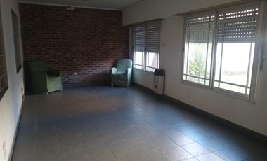 Venta - Casa  4 amb. - Ramos Mejia Sur