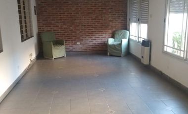 Venta - Casa  4 amb. - Ramos Mejia Sur
