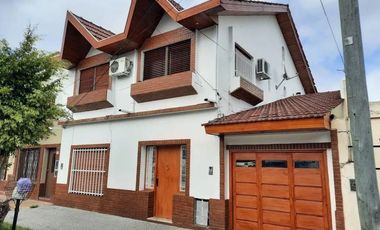 Casa venta - 4 dormitorios 3 baños - 300mts2 totales - General San Martin