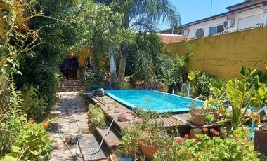 Casa venta - 4 dormitorios 3 baños - 300mts2 totales - General San Martin