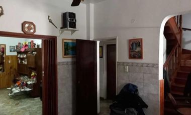 Casa venta - 4 dormitorios 3 baños - 300mts2 totales - General San Martin