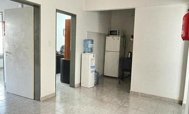 Oficinas con Galpón en VENTA