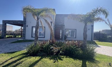 Casa en  Barrio Lagos de Canning