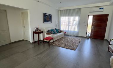 Casa en  Barrio Lagos de Canning