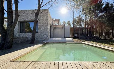 Casa en Alquiler - Maritimo III Lote 136 de Costa Esmeralda - Camino privado hasta la playa