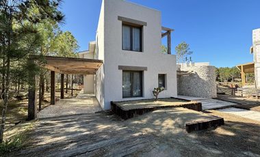 Casa en Alquiler - Maritimo III Lote 136 de Costa Esmeralda - Camino privado hasta la playa