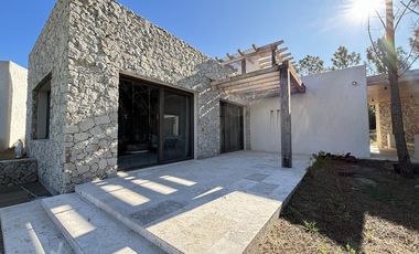 Casa en Alquiler - Maritimo III Lote 136 de Costa Esmeralda - Camino privado hasta la playa