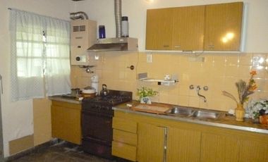 Casa en venta - 3 dormitorios 1 baño - 450mts2 - Ensenada