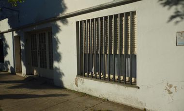 Casa en venta - 3 dormitorios 1 baño - 450mts2 - Ensenada