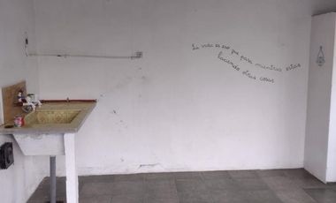 Casa en venta - 3 dormitorios 1 baño - 450mts2 - Ensenada
