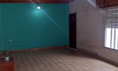 Casa en venta - 3 dormitorios 1 baño - 450mts2 - Ensenada