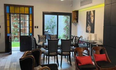 Casa en venta - 3 dormitorios 3 baños - Cochera - 250mts2 - Temperley
