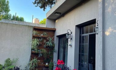 Casa en venta - 3 dormitorios 3 baños - Cochera - 250mts2 - Temperley
