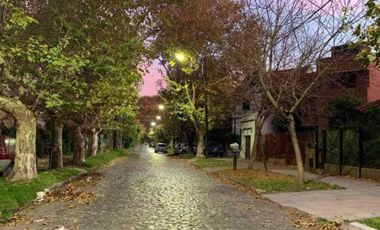 Casa en venta - 3 dormitorios 3 baños - Cochera - 250mts2 - Temperley
