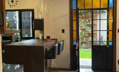 Casa en venta - 3 dormitorios 3 baños - Cochera - 250mts2 - Temperley