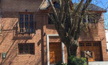 Casa venta 4 dormitorios  4 baños 3 cocheras 600mts2 totales - Ringuelet