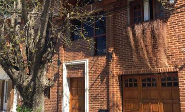 Casa venta 4 dormitorios  4 baños 3 cocheras 600mts2 totales - Ringuelet