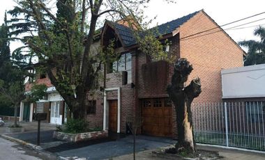 Casa venta 4 dormitorios  4 baños 3 cocheras 600mts2 totales - Ringuelet