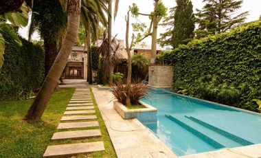 Casa venta 4 dormitorios  4 baños 3 cocheras 600mts2 totales - Ringuelet