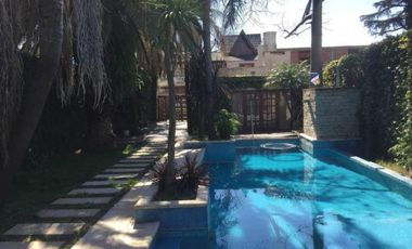 Casa venta 4 dormitorios  4 baños 3 cocheras 600mts2 totales - Ringuelet