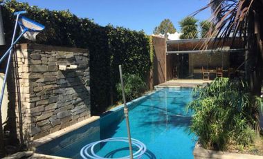 Casa venta 4 dormitorios  4 baños 3 cocheras 600mts2 totales - Ringuelet
