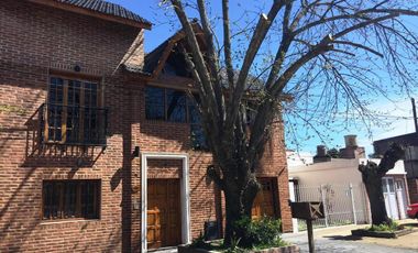 Casa venta 4 dormitorios  4 baños 3 cocheras 600mts2 totales - Ringuelet