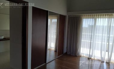 EXCELENTE CASA AL RIO EN SAN BENITO