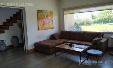 EXCELENTE CASA AL RIO EN SAN BENITO