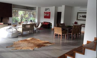 EXCELENTE CASA AL RIO EN SAN BENITO