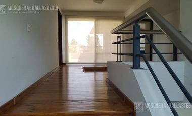 EXCELENTE CASA AL RIO EN SAN BENITO