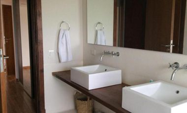 EXCELENTE CASA AL RIO EN SAN BENITO