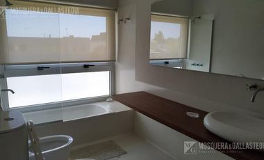 EXCELENTE CASA AL RIO EN SAN BENITO