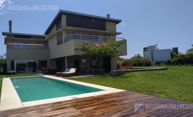 EXCELENTE CASA AL RIO EN SAN BENITO