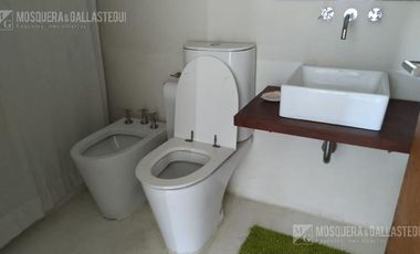 EXCELENTE CASA AL RIO EN SAN BENITO