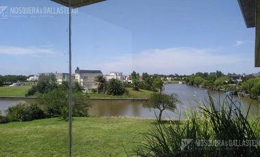 EXCELENTE CASA AL RIO EN SAN BENITO