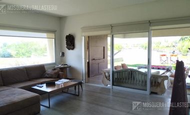 EXCELENTE CASA AL RIO EN SAN BENITO