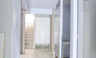 Local de 170 m2 cubiertos, 2 baños, 2 subsuelos y jardín, a metros de Alvear.