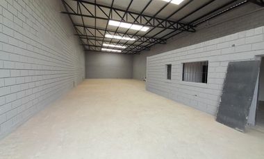 Venta Galpon  Zona Industrial  colindante a Polo 52
