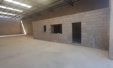 Venta Galpon  Zona Industrial  colindante a Polo 52