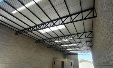 Venta Galpon  Zona Industrial  colindante a Polo 52