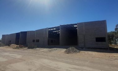 Venta Galpon  Zona Industrial  colindante a Polo 52