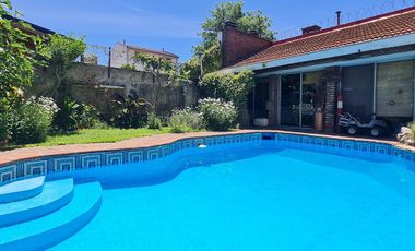¡Hermosa Casa con Piscina, Quincho y Amplios Espacios! Ideal para Tu Familia- En Venta