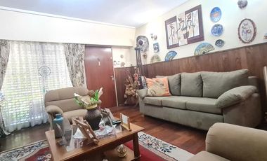 ¡Hermosa Casa con Piscina, Quincho y Amplios Espacios! Ideal para Tu Familia- En Venta