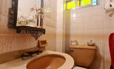 ¡Hermosa Casa con Piscina, Quincho y Amplios Espacios! Ideal para Tu Familia- En Venta