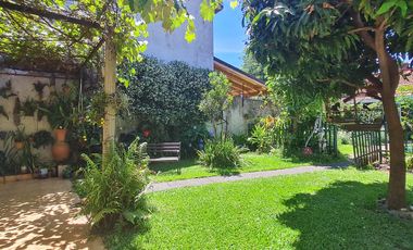 ¡Hermosa Casa con Piscina, Quincho y Amplios Espacios! Ideal para Tu Familia- En Venta