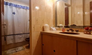 ¡Hermosa Casa con Piscina, Quincho y Amplios Espacios! Ideal para Tu Familia- En Venta