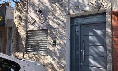 PH en venta - 1 dormitorio 1 baño - 114mts2 - Los Hornos