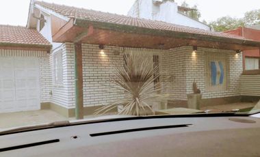Casa en venta - 3 dormitorios 2 baños - 200tms2 - Santa Clara Del Mar